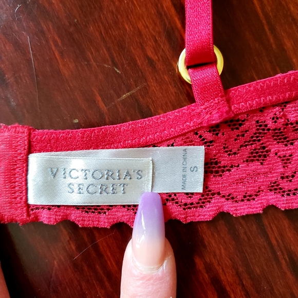 Victoria's Secret Lace Bra - Picture 3 of 4